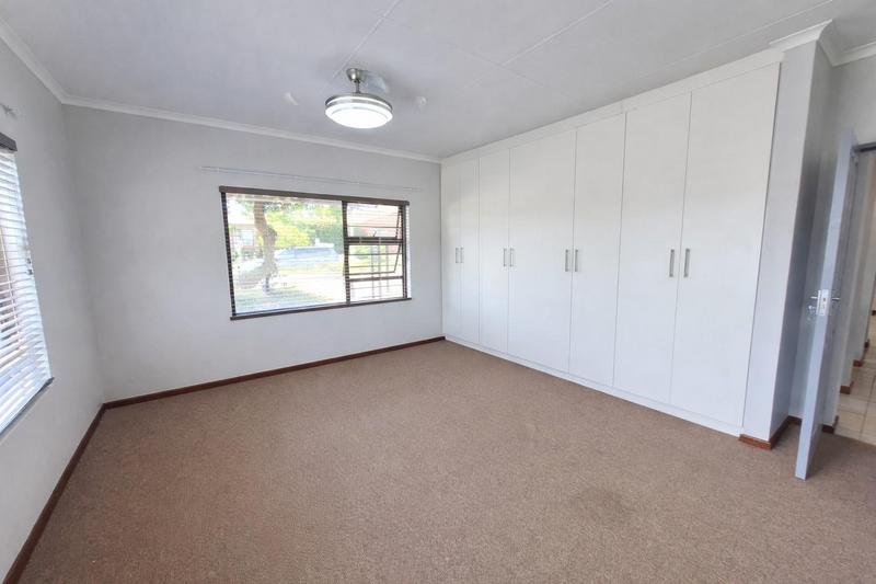 4 Bedroom Property for Sale in Fraaiuitsig Western Cape
